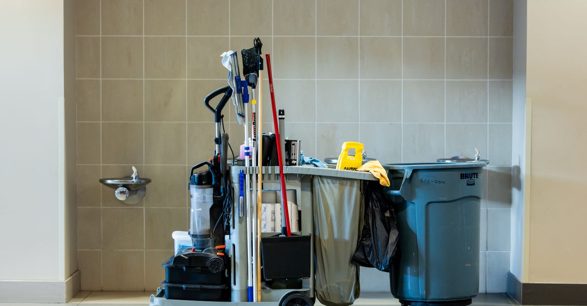 The Role of Factory Floor Cleaning in Workplace Safety Compliance